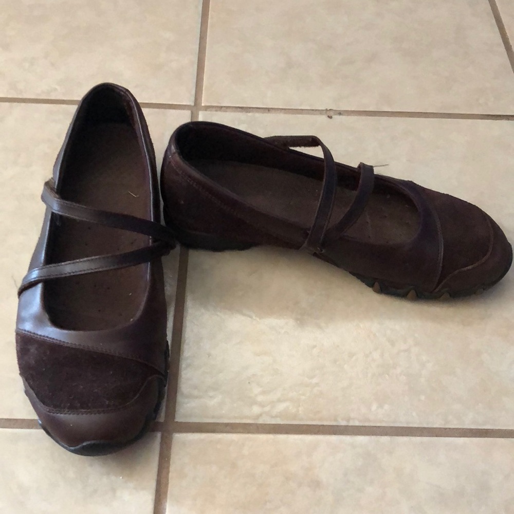 Brown Skechers Size 8